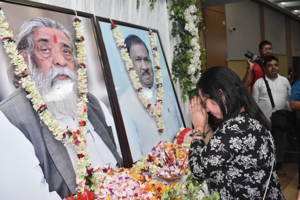 Jamshedpur news :दिशोम गुरु शिबू सोरेन और दिवंगत विधायक रामदास सोरेन की याद में गुरुजी विचार मंच ने किया श्रद्धांजलि सभा का आयोजन, गुरुजी को ‘भारत रत्न’ देने की उठी मांग