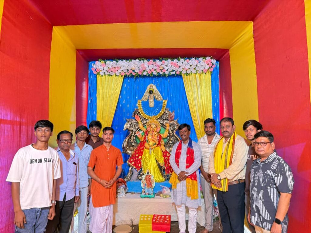 JAMSHEDPUR NEWS : रिद्धि सिद्धि के स्वामी भगवान गणेश से कर्तव्य निर्वाहन का गुण ग्रहण करना चाहिए_ दिनेश कुमार