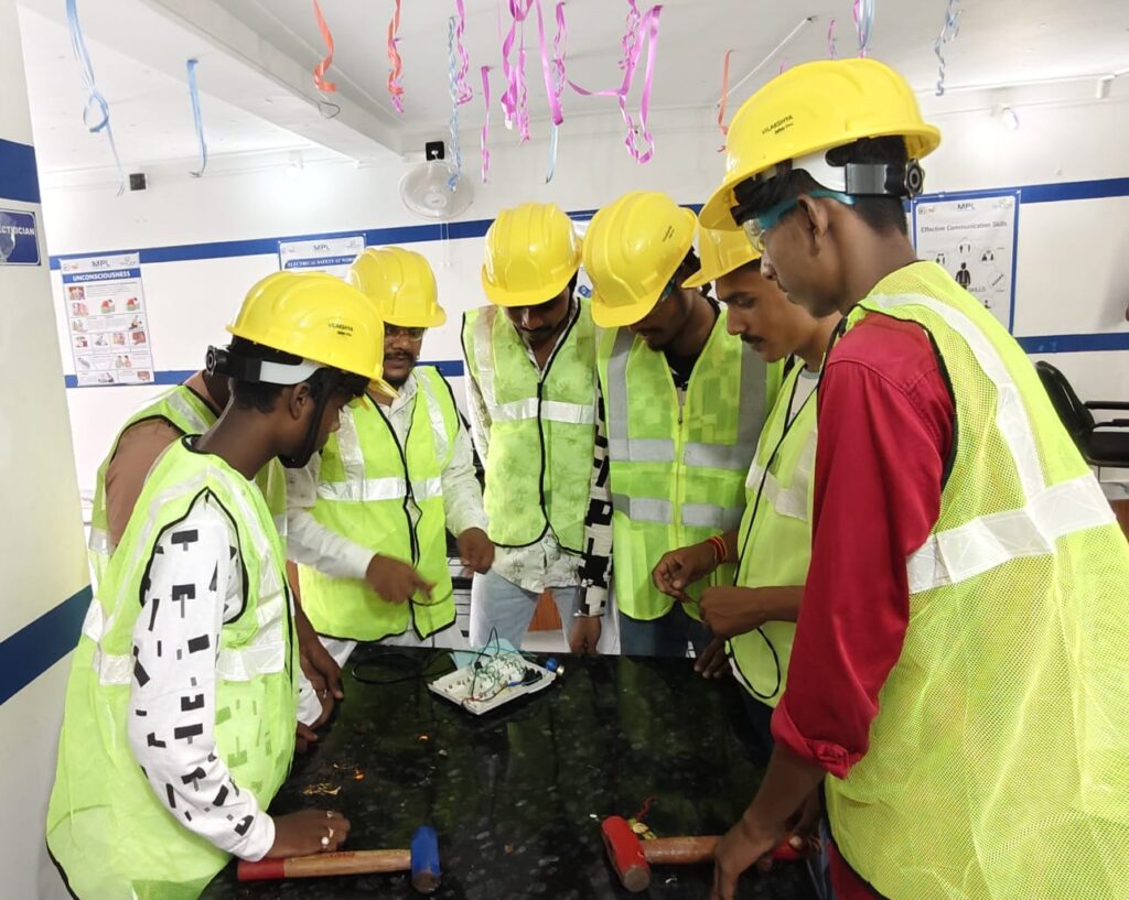 Jamshedpur News ;टाटा पावर की एमपीएल और लोक भारती ने धनबाद में व्यावसायिक प्रशिक्षण केंद्र शुरू किया, जिससे 30 से ज़्यादा गांवों के 300 ग्रामीण युवाओं को सशक्त बनाया जाएगा