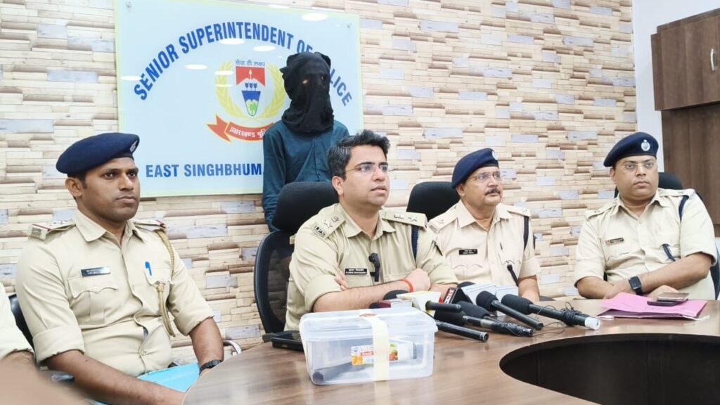 Jamshedpur News :पुलिस ने कुख्यात अपराधी मो. साहिल उर्फ राजा को हथियार सहित दबोचा