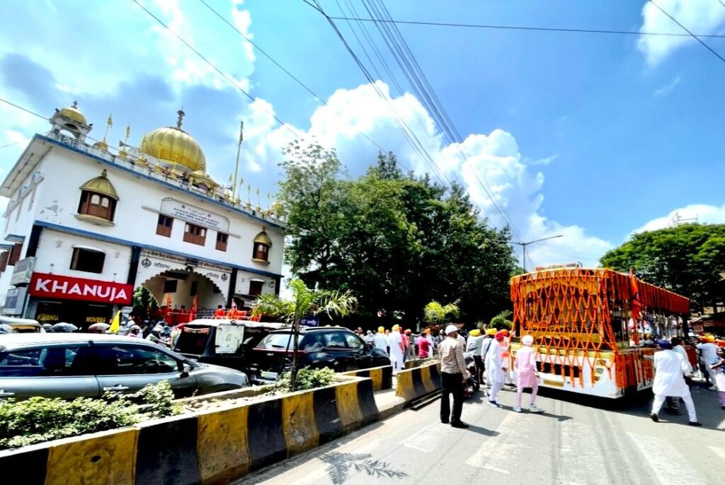 Jamshedpur News :साकची गुरुद्वारा साहिब में हुआ शहीदी जागृति यात्रा का पुष्पवर्षा से हुआ भव्य स्वागत, गुरु दर्शन को संगत का लगा रहा ताँता