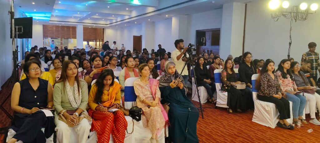 Jamshedpur News :बाइक चलाते समय हेलमेट पहनें, बालों की भी रखें सुरक्षा