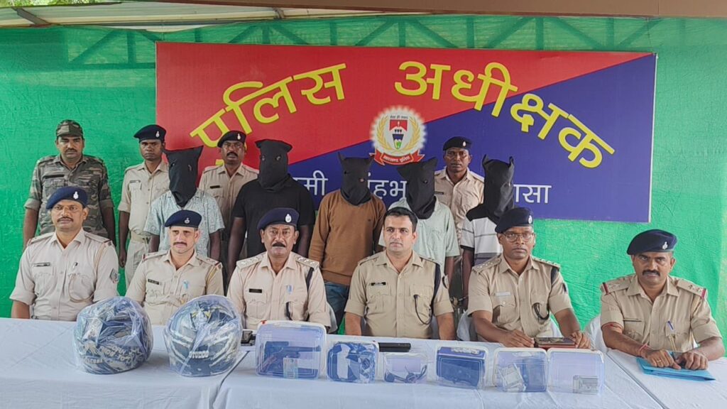 Chaibasa News :सिर्फ तीन दिन में पुलिस की बड़ी सफलता, लूटकांड में शामिल हथियार और नगद बरामद