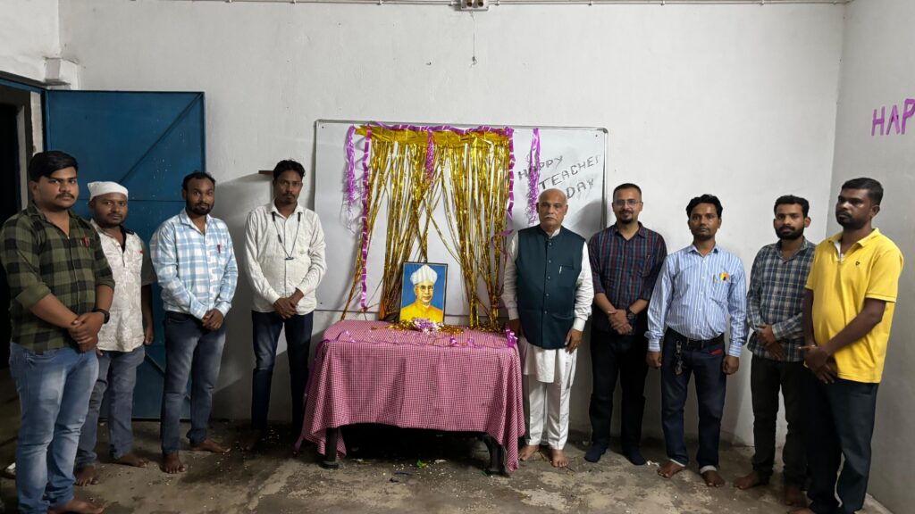 Chandil news :नारायण आईटीआई लुपुंगडीह चांडिल में शिक्षक दिवस और डॉ. राधाकृष्णन जयंती समारोह