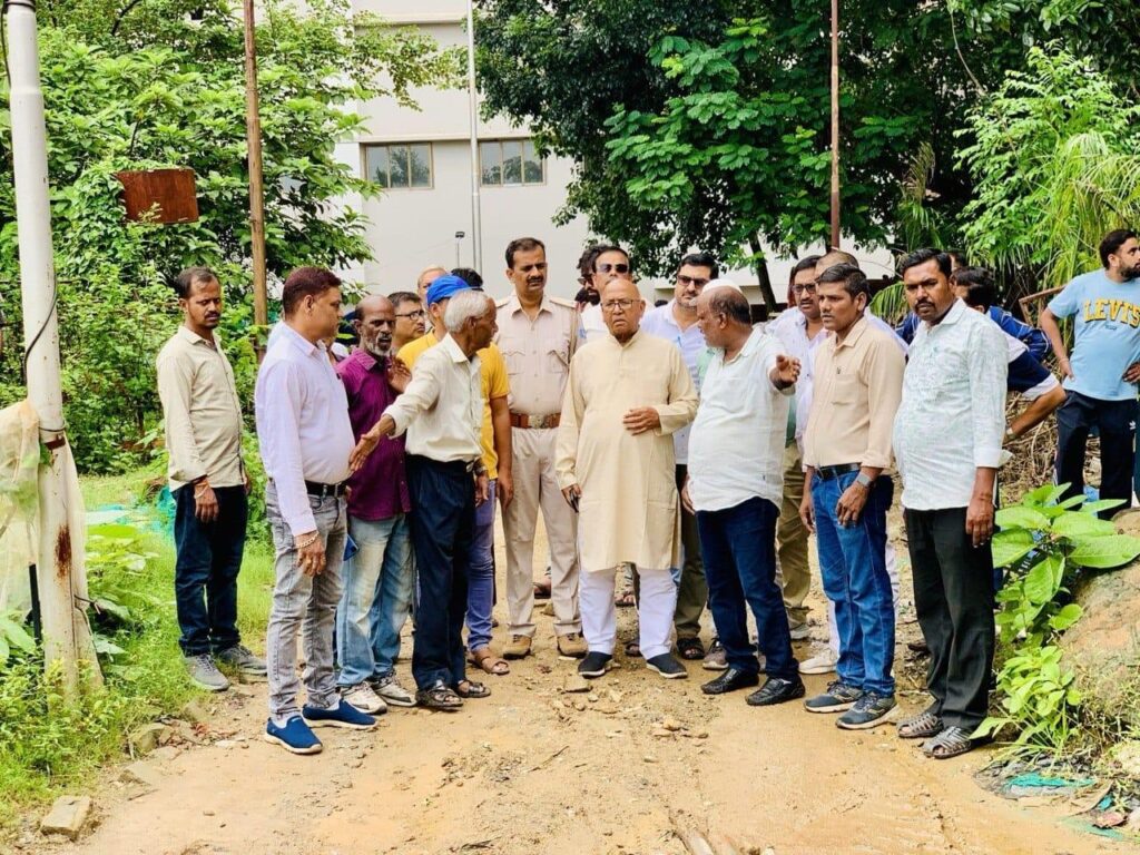 Jamshedpur News :सरयू राय ने किया एमजीएम अस्पताल का दौरा