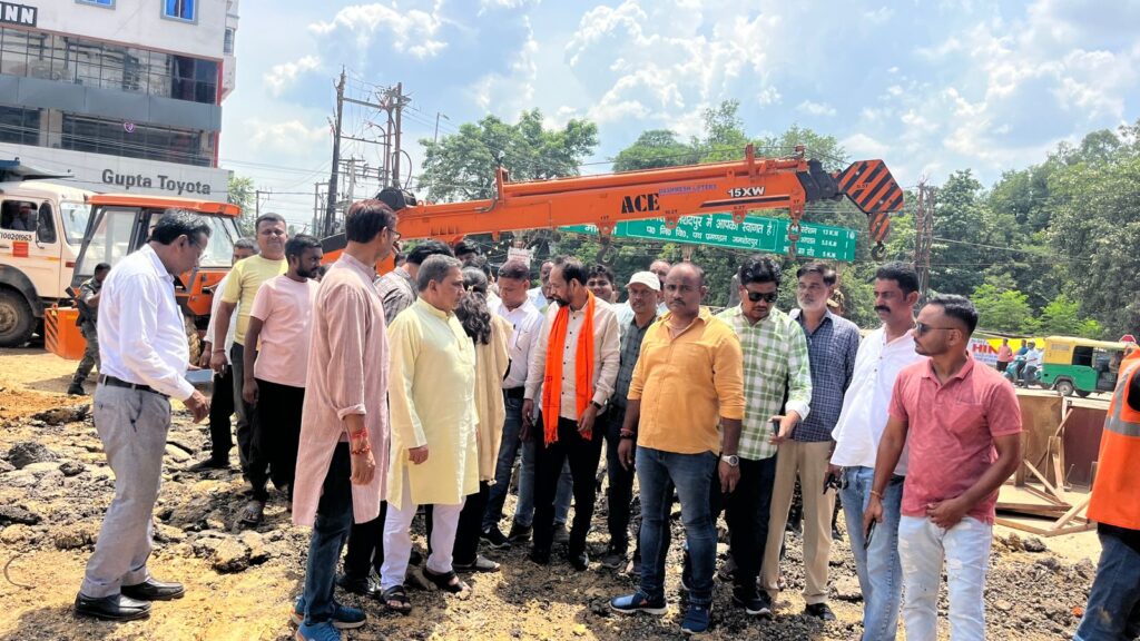 Jamshedpur News :सांसद बिद्युत बरण महतो ने किया फोरलेन एलिवेटेड कॉरिडोर का निरीक्षण