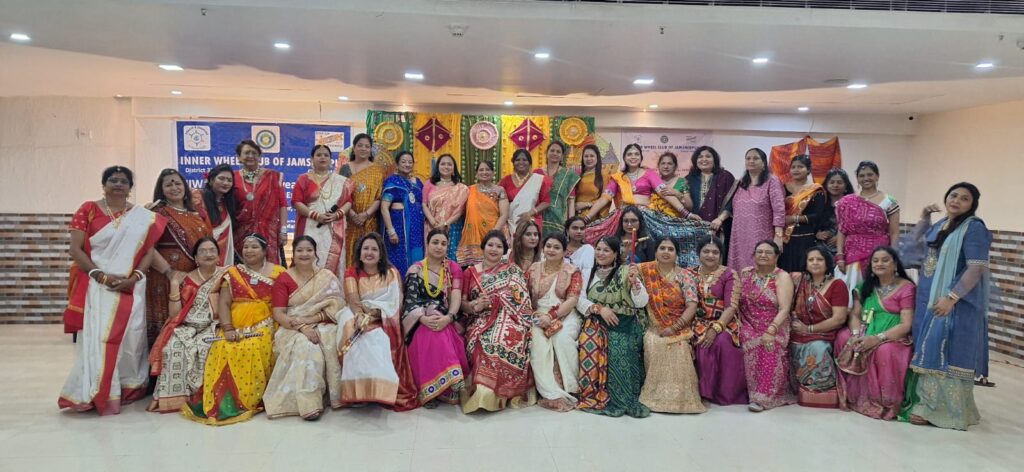 Jamshedpur News :इनरव्हील क्लब ने मनाया भव्य डांडिया उत्सव, महिलाओं ने किया गरबा नृत्य