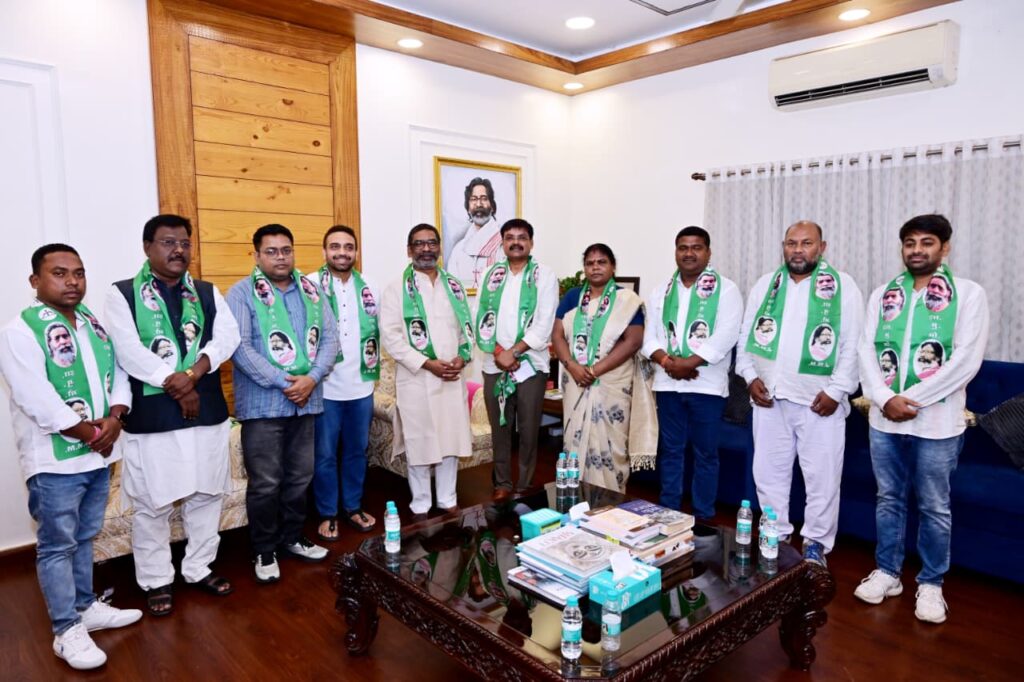 Jamshedpur Ghatshila Bypoll 2025 : Senior BJP Leaders Join JMM Ahead of Election, Boost for Hemant Soren