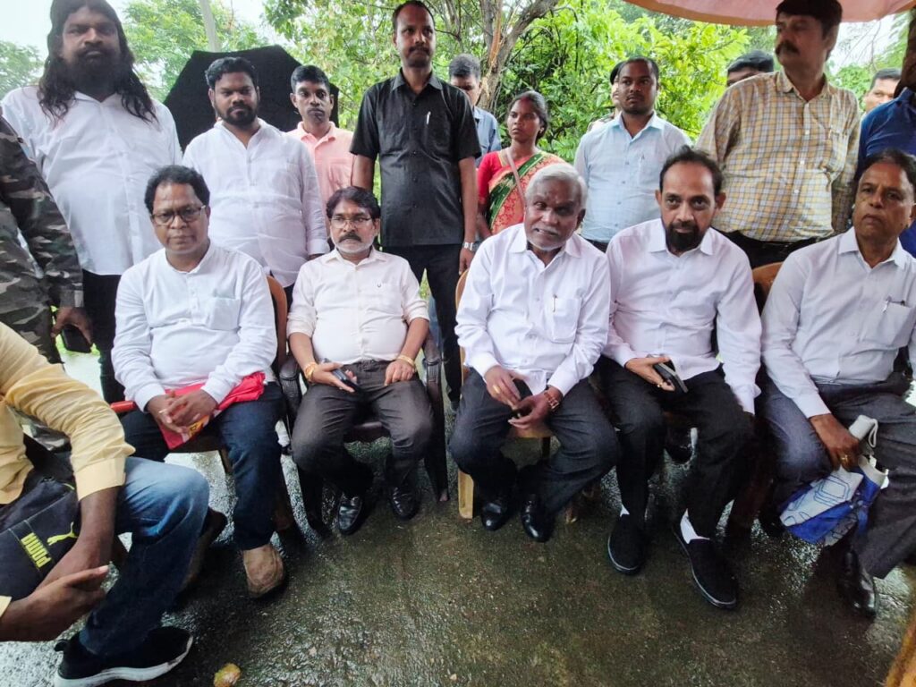 Jamshedpur News :न्याय के लिए प्रदर्शन कर रहे ग्रामीणों पर प्राथमिकी दर्ज करवाना शर्मनाक : चम्पाई सोरेन