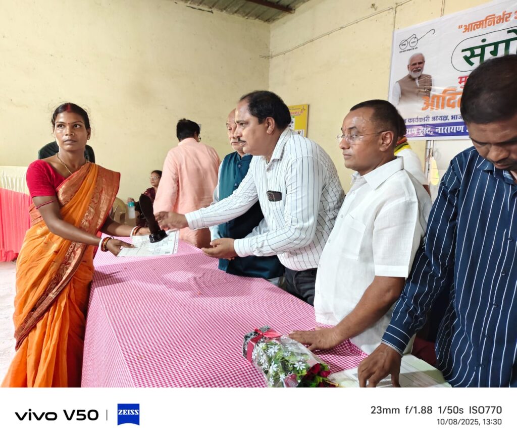 CHANDIL NEWS :नारायण आईटीआई में टॉपर छात्र-छात्राओं का सम्मान व जयप्रकाश नारायण एवं मुंशी प्रेमचंद जी की पुण्यतिथि मनाई गई