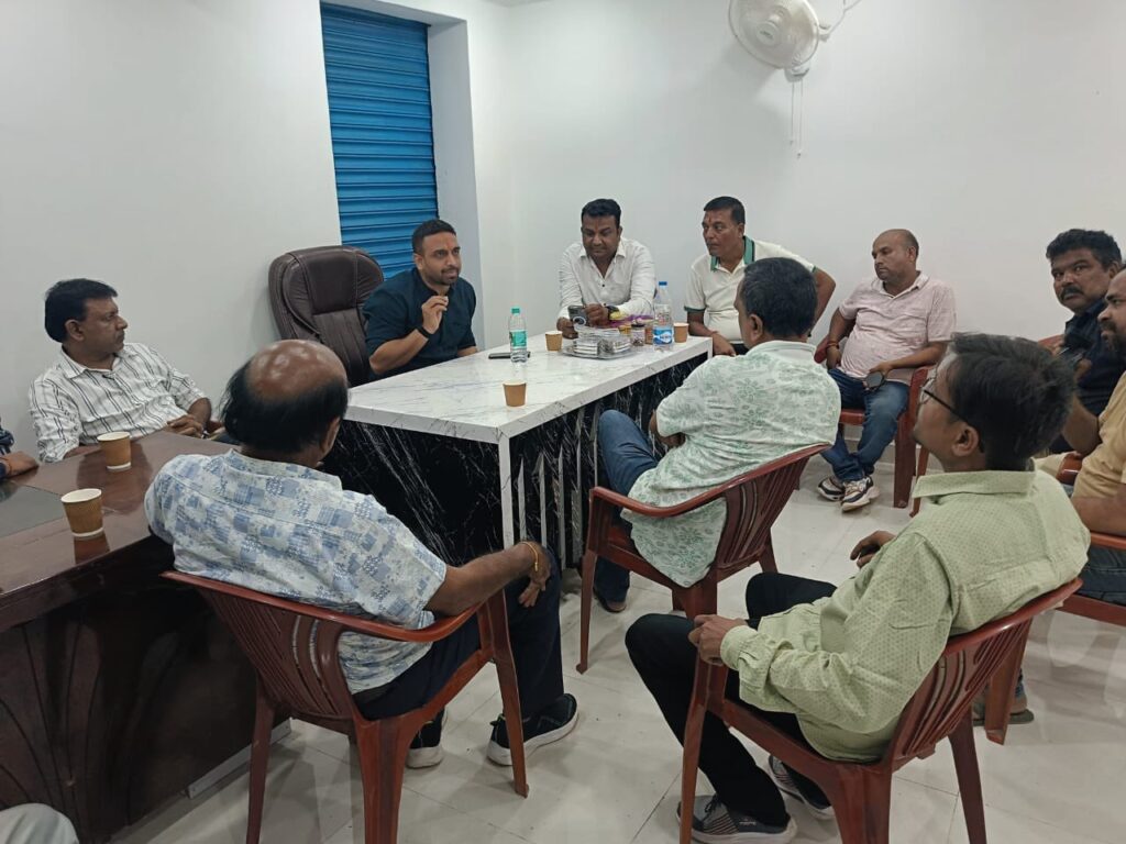 JAMSHEDPUR NEWS :घाटशिला में Kunal Sarangi ने की युवा उद्यमियों संग चर्चा, महागठबंधन प्रत्याशी सोमेश चंद्र सोरेन के समर्थन की अपील