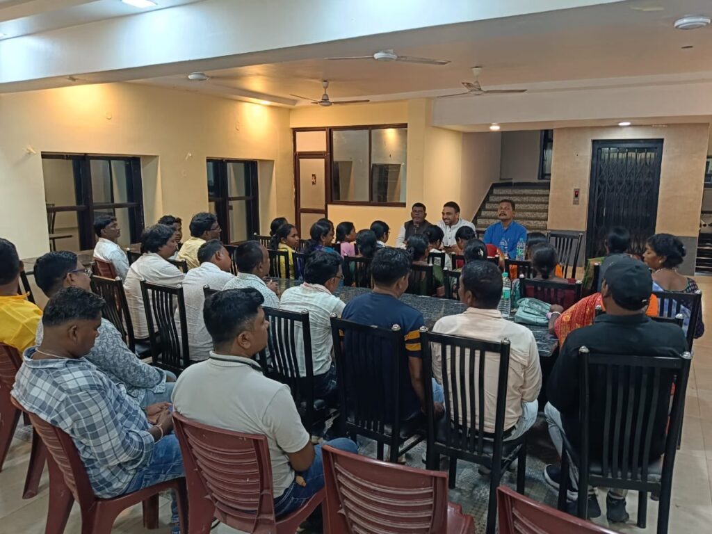 JAMSHEDPUR NEWS :घाटशिला उपचुनाव,महागठबंधन की जीत सुनिश्चित करने को मुखियाओं की बैठक, मंत्री दीपक बिरूआ और लक्ष्मण टुडू रहे मौजूद