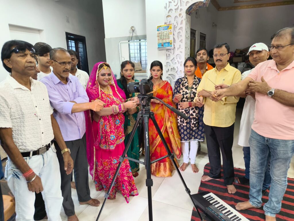 Jamshedpur News :तोमर सत्येन्द्र के छठ गीत की वीडियो शूटिंग संपन्न हुई