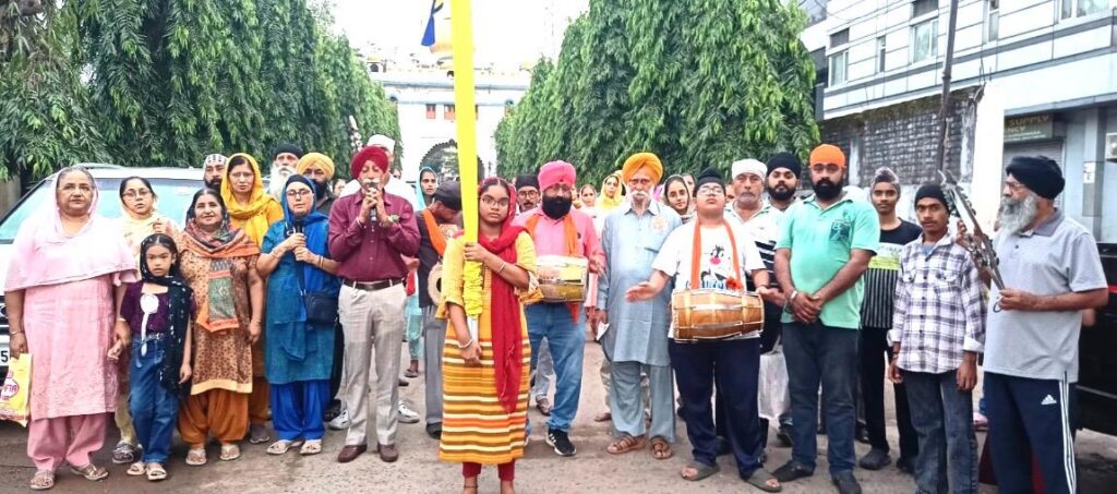 JAMSHEDPUR NEWS :गुरु की महिमा का गुणगान करती प्रभात फेरी में श्रद्धालु संगत जुड़ती गई