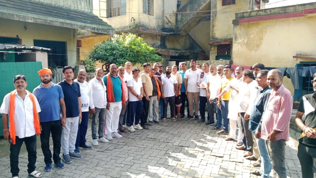 jamshedpur News :सरयू राय के निर्देश पर कदमा में डोर-टू-डोर घूमे भाजपा-जदयू कार्यकर्ता