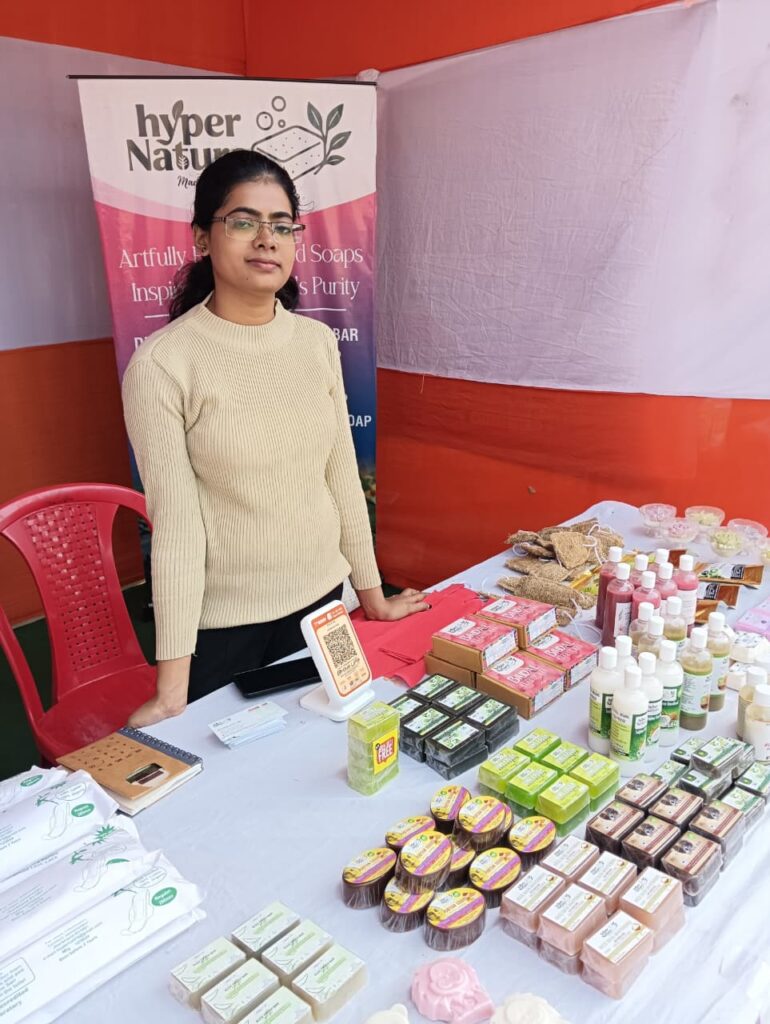 Jamshedpur News :चतुर्थ बाल मेला 2025 ,रागी के लड्डू, हर्बल उत्पादों को पसंद कर रहे हैं लोग