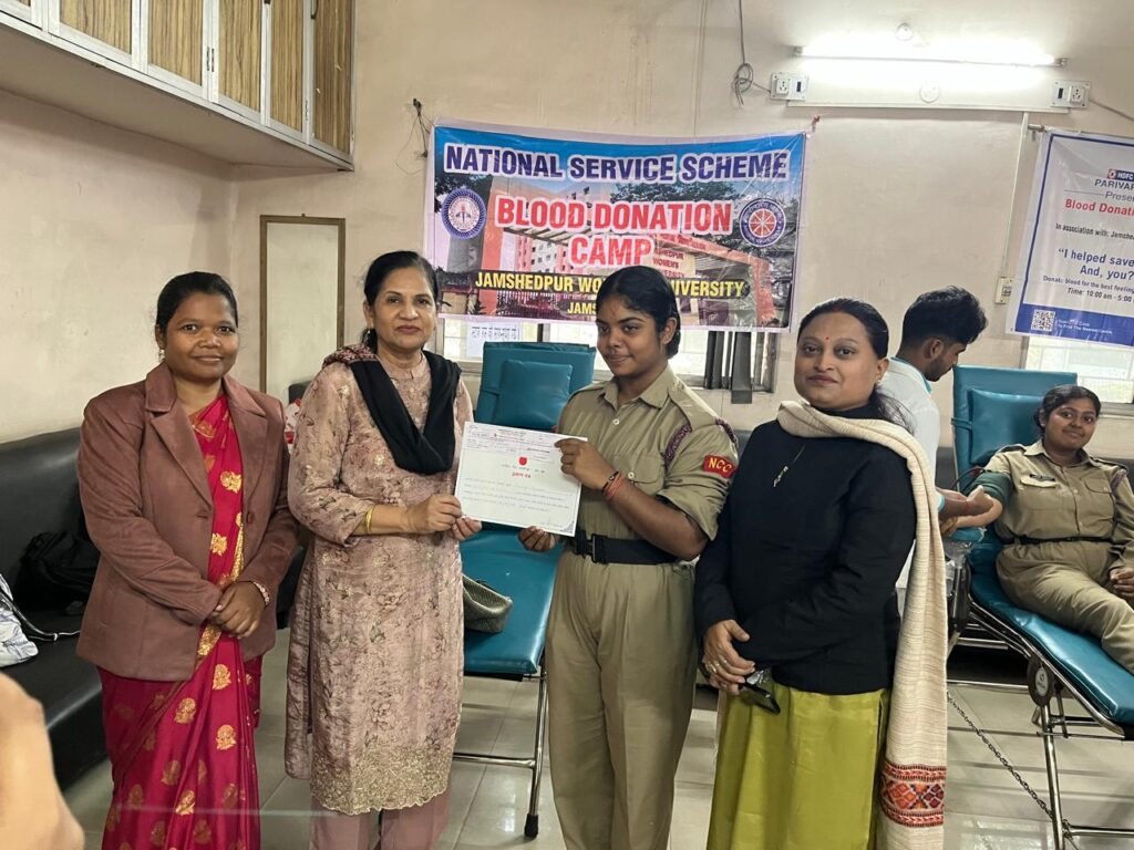 Jamshedpur News :जमशेदपुर महिला विश्वविद्यालय में रक्तदान शिविर का आयोजन