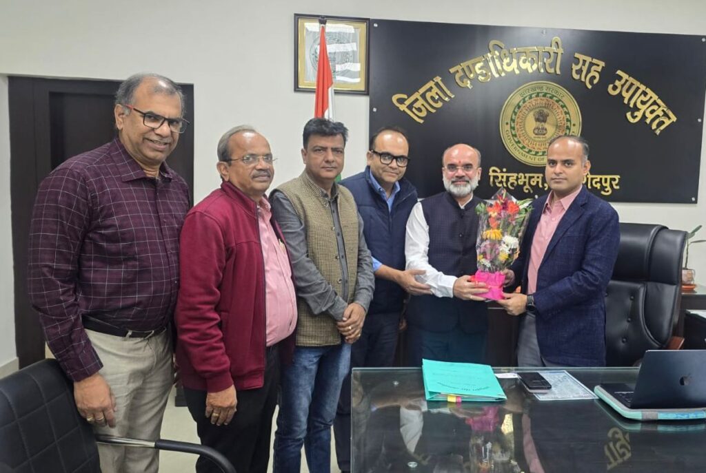 Jamshedpur News :साकची अतिक्रमण, ट्रैफिक जाम और पार्किंग समस्या पर सिंहभूम चैम्बर ने डीसी से किया हस्तक्षेप का आग्रह