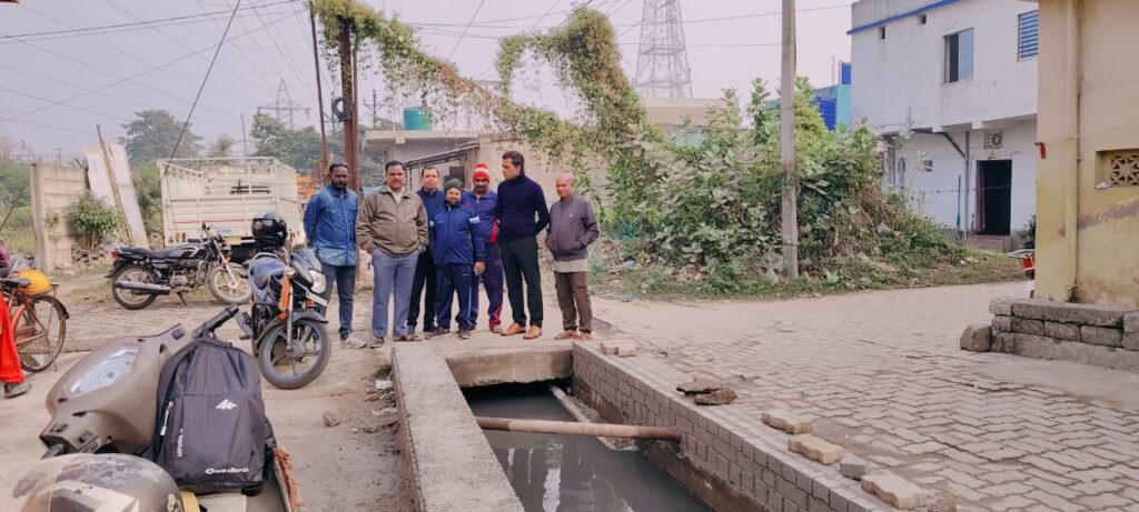 Jamshedpur News :मनीफिट रोड नंबर 07 पर बड़ा नाला निर्माण शुरू, विधायक सरयू राय की पहल पर जुस्को की कार्रवाई