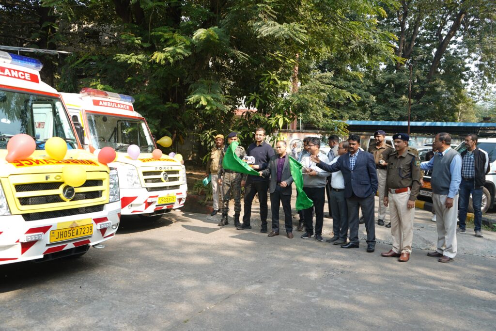 Jamshedpur News :यूसीआईएल ने तीन जेलों को CSR मद से एंबुलेंस उपलब्ध कराईं, उपायुक्त ने हरी झंडी दिखाकर किया रवाना