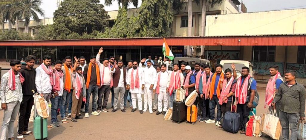 Jamshedpur News :गुजरात में लौह पुरुष सरदार वल्लभ भाई पटेल की 150वीं जयंती पर आयोजित यूनिटी मार्च में भाग लेने वाले युवाओं का भाजयुमो जमशेदपुर महानगर ने टाटानगर स्टेशन पर किया अभिनंदन