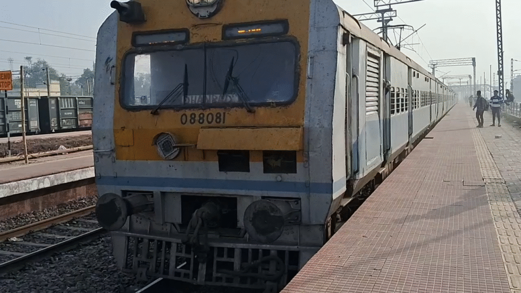 South Eastern Railway :चक्रधरपुर रेल मंडल ने 32 MEMU सेवाएं कीं रद्द, राष्ट्रपति गांव कनेक्टिविटी प्रभावित , देखें लिस्ट