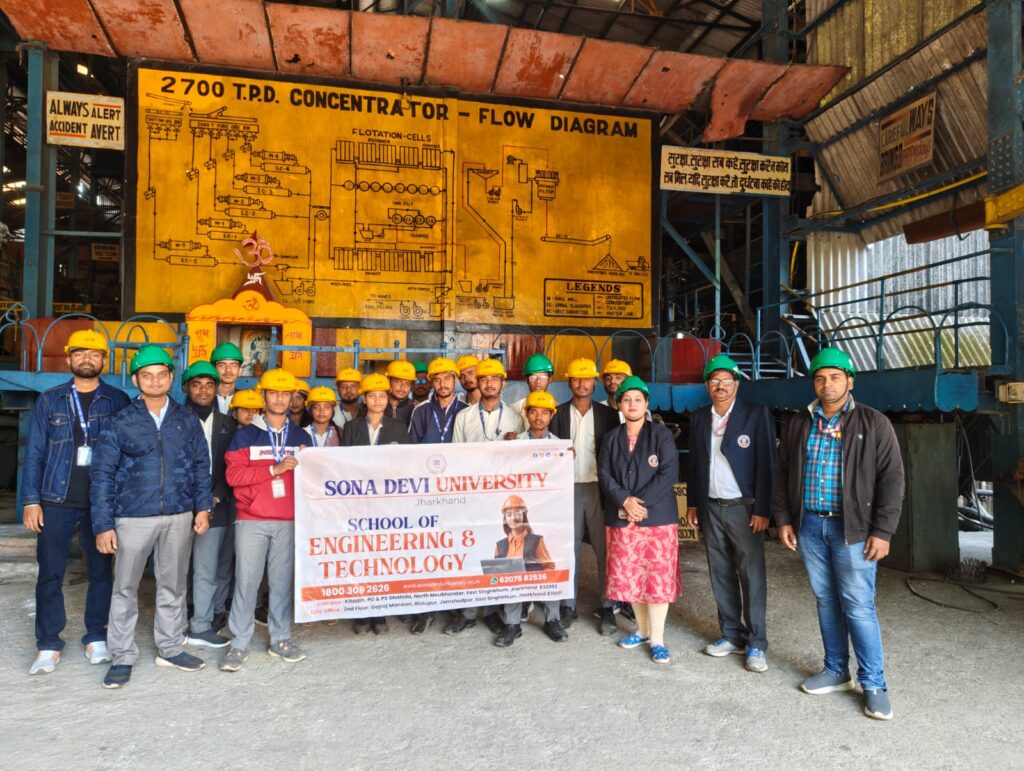 Jamshedpur News :सोना देवी विश्वविद्यालय के स्कूल ऑफ इंजीनियरिंग एण्ड टेक्नोलॉजी, घाटशिला के छात्रों ने एचसीएल के मुसाबनी कांस्ट्रेटर प्लांट का औद्योगिक भ्रमण किया