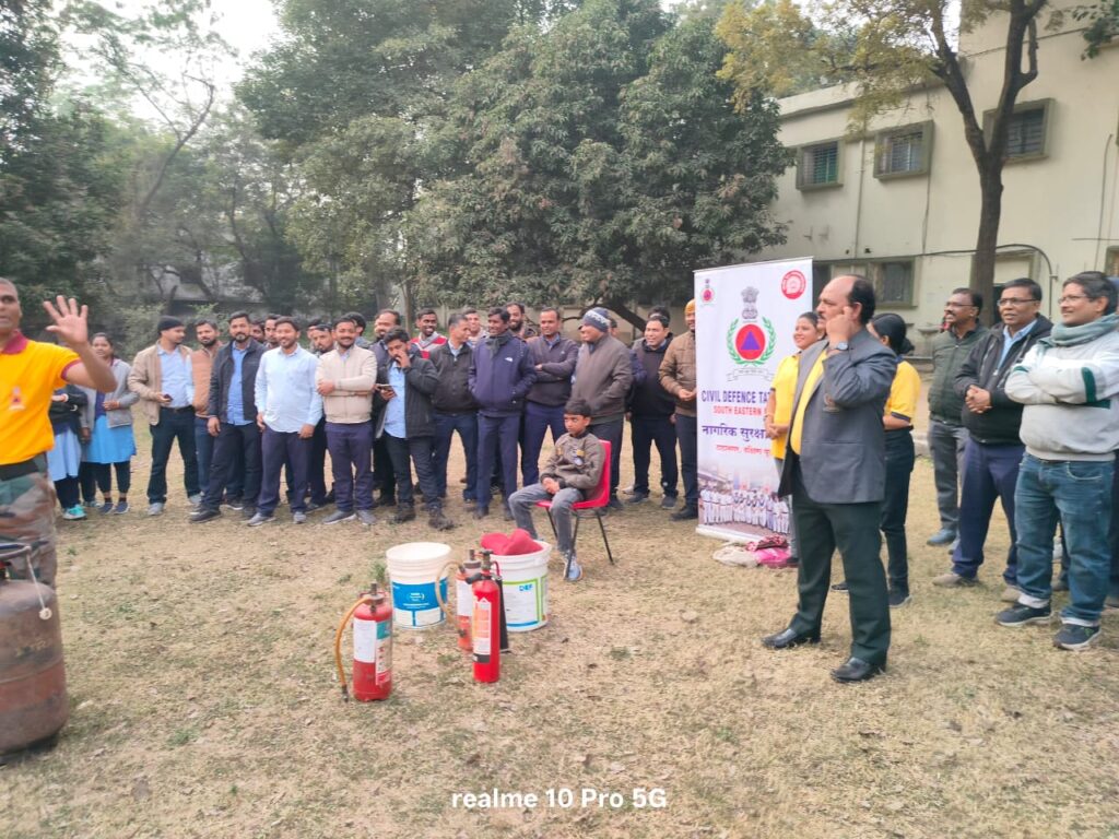 Jamshedpur News :टाटानगर में लोको पायलटों को मिला सिविल डिफेंस का आपदा एवं अग्नि बचाव प्रशिक्षण
