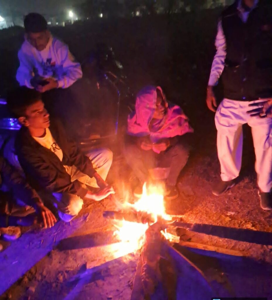 Jamshedpur News :बढ़ती ठंड को देखते हुए सार्वजनिक स्थलों पर अलाव की व्यवस्था, उपायुक्त ने नागरिकों से सतर्कता बरतने की अपील की