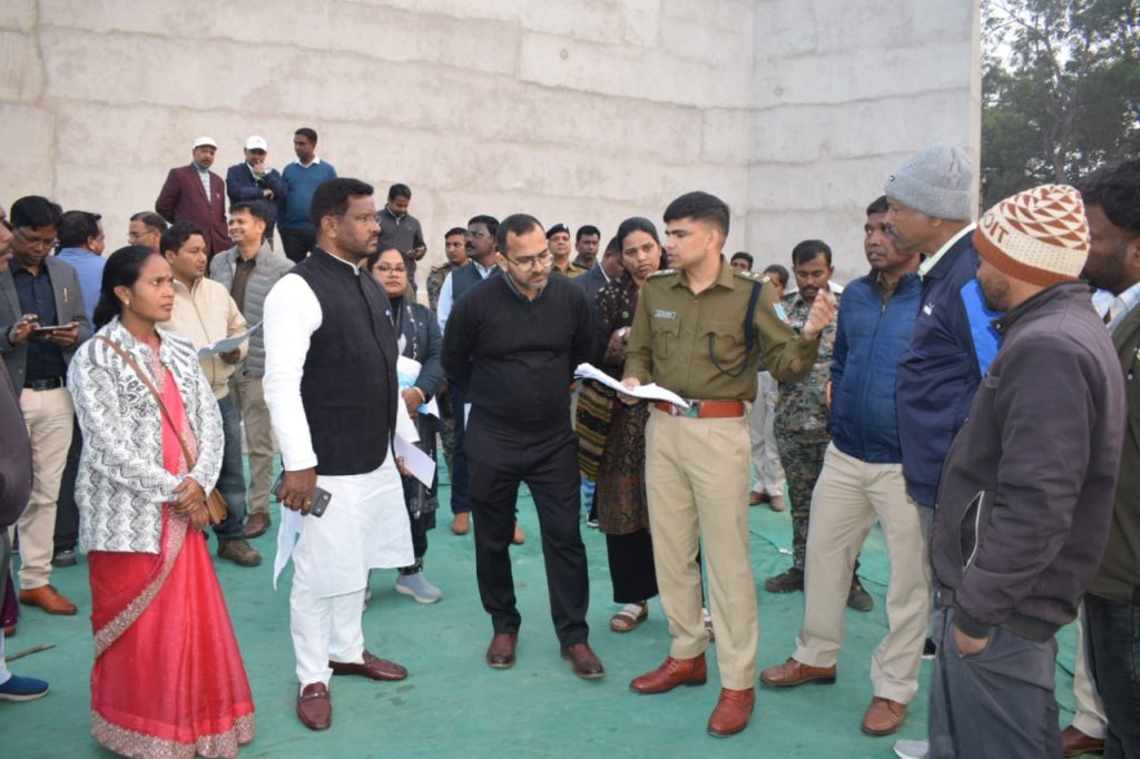 Kharsawan Shaheed Diwas 2025 :तैयारी तेज, उपायुक्त–एसपी ने किया संयुक्त निरीक्षण, विधायक दशरथ गागराई रहे मौजूद