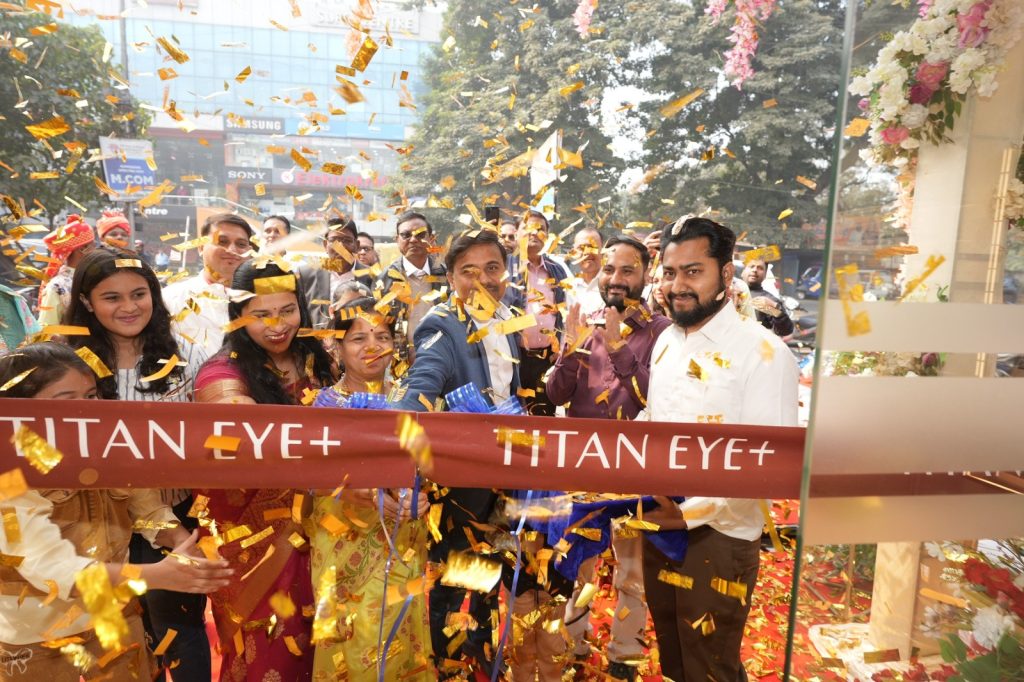 JAMSHEDPUR NEWS :साकची में टाइटन आईप्लस ने किया रिटेल स्टोर का नवीनीकरण