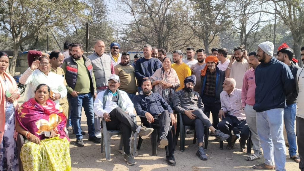 Jamshedpur News :बर्मामाइंस में पार्किंग विवाद, धूल प्रदूषण व जाम से परेशान लोगों का दुर्गा पूजा मैदान पर विरोध
