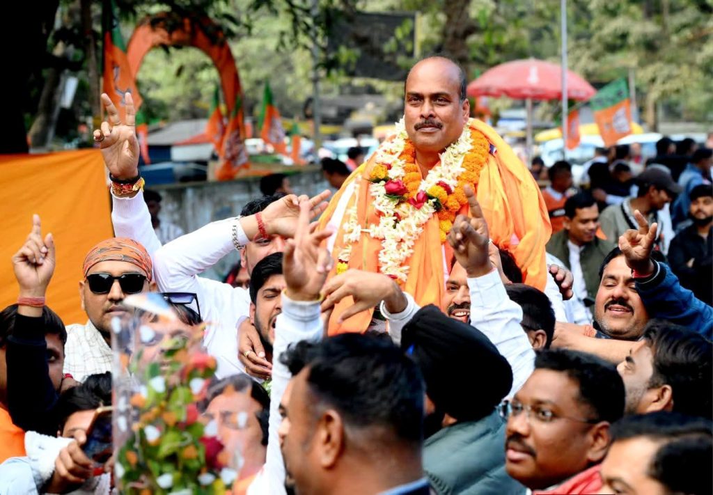 Jamshedpur News :भाजपा जमशेदपुर महानगर के जिलाध्यक्ष के रूप में संजीव सिन्हा के नाम की हुई घोषणा, जिला कार्यालय में कार्यकर्ताओं ने किया जोरदार अभिनंदन, संजीव सिन्हा ने कहा- कार्यकर्ताओं का सम्मान एवं संगठनात्मक मजबूती रहेगी सर्वोच्च प्राथमिकता