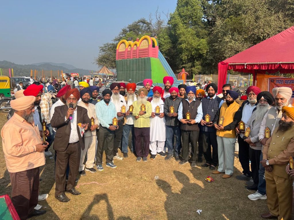 Jamshedpur News :रंगरेटा महासभा के सदस्यों को सम्मानित किया गया