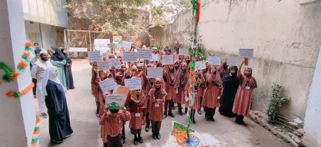 Jamshedpur News :गणतंत्र दिवस की पूर्व संध्या पर अल अम्मारा पब्लिक स्कूल ने निकाली स्वच्छता जागरूकता रैली, स्वच्छ भारत अभियान को लेकर दिखा उत्साह
