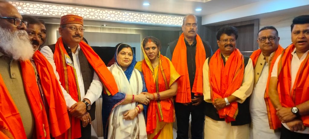 Jamshedpur News :रिंकू सिंह को नूतन सिंह ने दिया समर्थन व आशीर्वाद, नाम वापसी की घोषणा