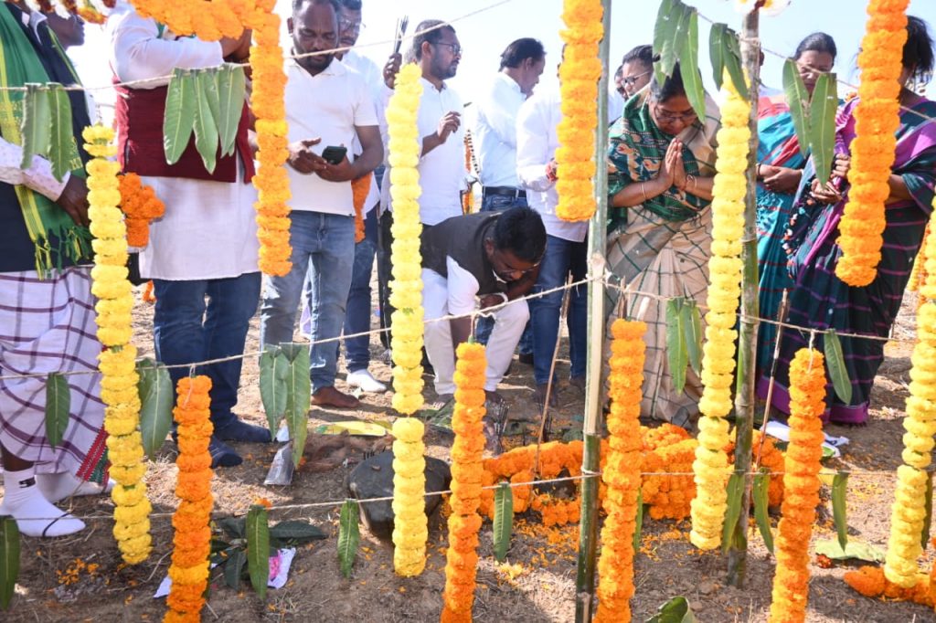 Jamshedpur News :गुंडूरिया शहीद दिवस पर वीर आदिवासी शहीदों को पोटका विधायक संजीव सरदार ने दी श्रद्धांजलि