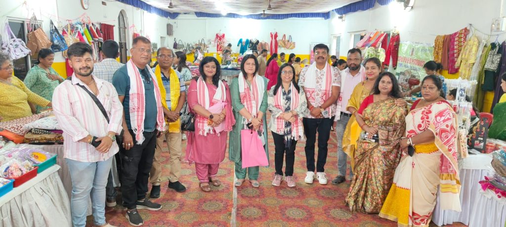 JAMSHEDPUR NEWS: परसुडीह में ‘चैत्र सेल’ की मची धूम, 50% की भारी छूट के साथ आधी आबादी को आत्मनिर्भर बनाने की अनूठी पहल