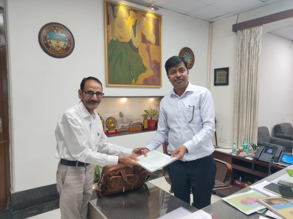 JAMSHEDPUR NEWS: टाटानगर और रांची से ‘अमृत भारत’ ट्रेन चलाने की उठी जोरदार मांग, जेडआरयूसीसी सदस्य अरुण जोशी ने सौंपा ज्ञापन