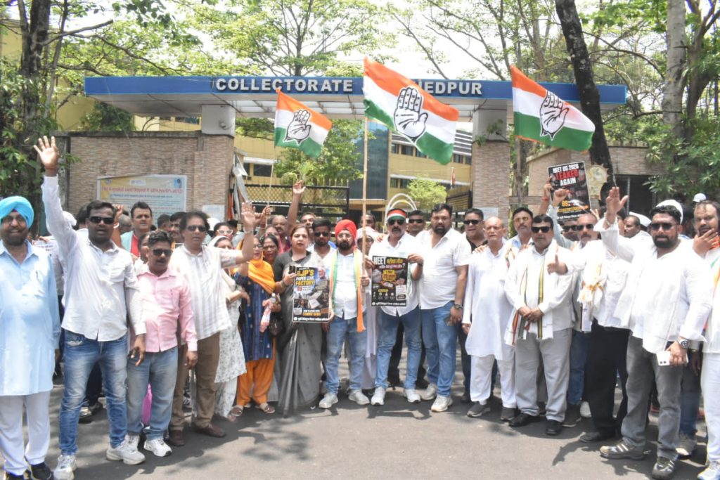 JAMSHEDPUR NEWS: नीट पेपर लीक के खिलाफ कांग्रेस का हल्ला बोल, शिक्षा मंत्री को बर्खास्त करने की मांग