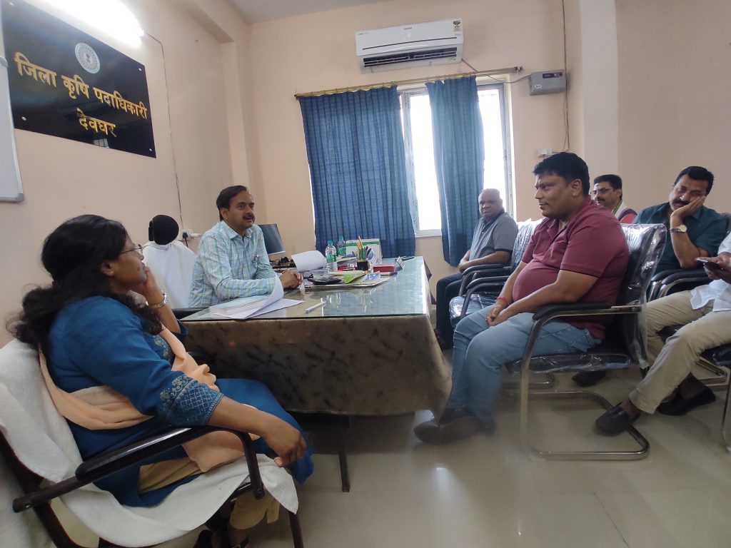 DEOGHAR NEWS: देवघर में उर्वरक कालाबाजारी पर कड़ा रुख, बिना POS मशीन बिक्री पर रोक और पायलट प्रोजेक्ट की शुरुआत
