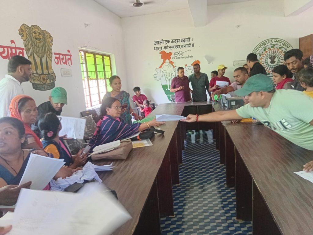 DEOGHAR NEWS: देवघर में 0 से 5 वर्ष के बच्चों के लिए विशेष आधार शिविर शुरू, जानें अपने प्रखंड का शेड्यूल