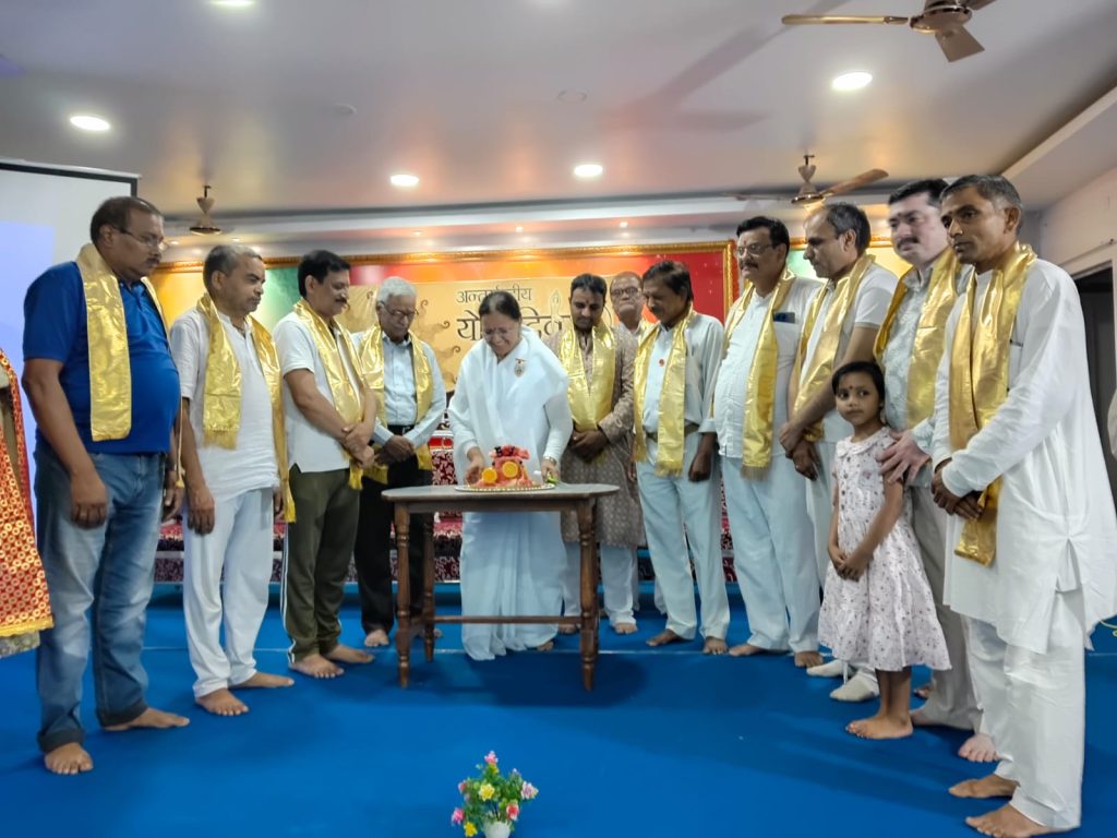 JAMSHEDPUR NEWS: योग दिवस और फादर्स डे का अनूठा संगम, ब्रह्माकुमारीज़ ने दिया स्वास्थ्य और संस्कारों का संदेश
