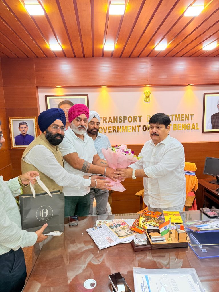 JAMSHEDPUR NEWS: पश्चिम बंगाल बॉर्डर पर ‘डंडा टैक्स’ के खिलाफ गरजे जमशेदपुर के ट्रक मालिक, बंगाल के परिवहन मंत्री से की मुलाकात