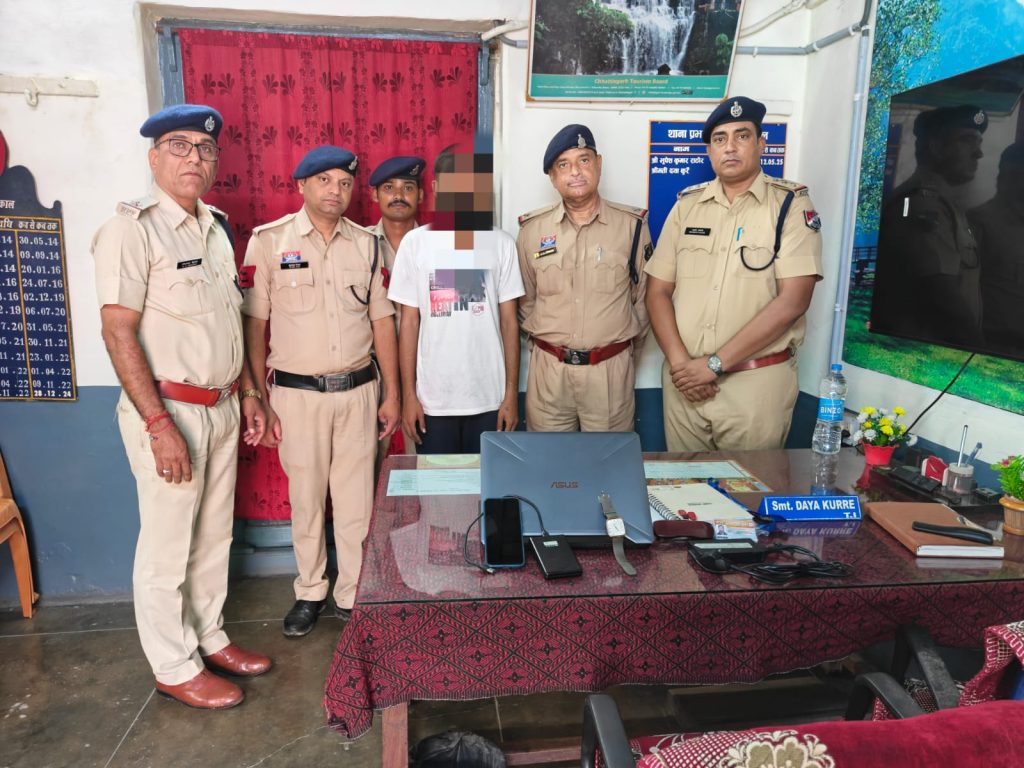 South East Central Railway:टाटा-इतवारी एक्सप्रेस के AC कोच में 1.56 लाख की चोरी, RPF डोंगरगढ़ ने शातिर हिस्ट्रीशीटर को किया गिरफ्तार