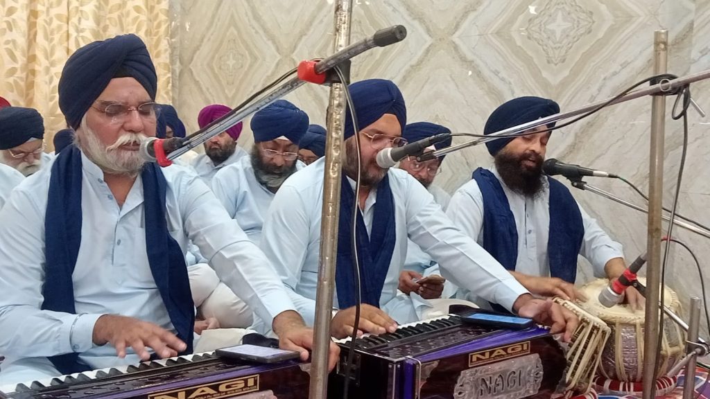 Jamshedpur News :गम्हरिया गुरुद्वारा में अमृतवेला समागम: गुरुबाणी कीर्तन से भक्तिमय हुआ माहौल