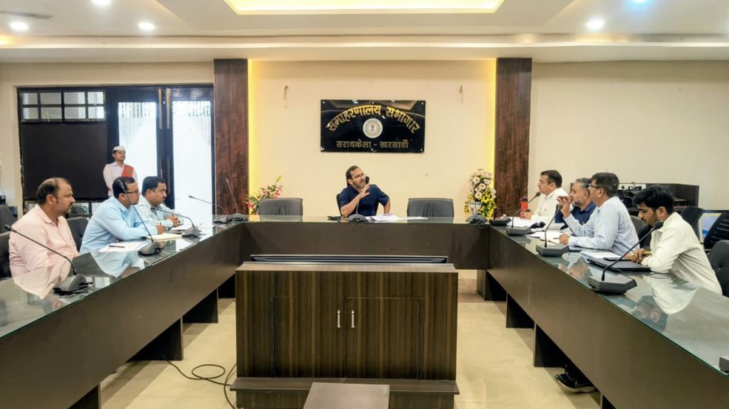 Seraikela Kharsawan News :31 जुलाई तक आदित्यपुर में शुरू करें नियमित जलापूर्ति, उपायुक्त का सख्त निर्देश
