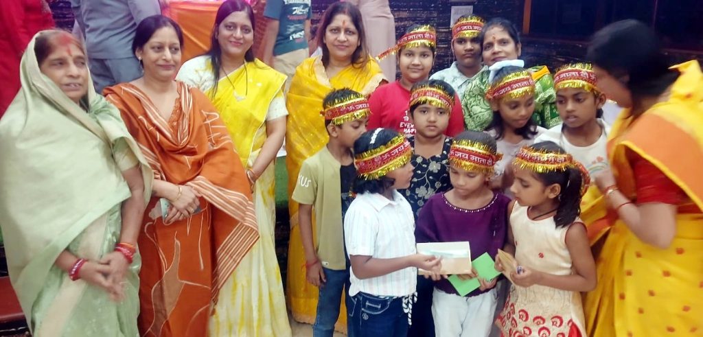 JAMSHEDPUR NEWS :महासर माता के 47वां मासिक कीर्तन में पूजी गयी नौ कन्याएं