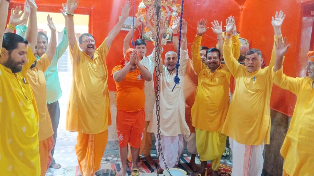 JAMSHEDPUR NEWS: साकची के आनंदेश्वर शिव मंदिर में भव्य सामूहिक रुद्राभिषेक, सावन में हर सोमवार को सजेगा दरबार