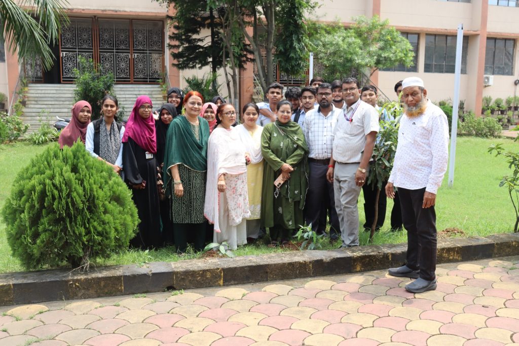 Jamshedpur NEWS: करीम सिटी कॉलेज (मानगो कैंपस) में वृक्षारोपण कार्यक्रम आयोजित, पर्यावरण संरक्षण का दिया गया संदेश
